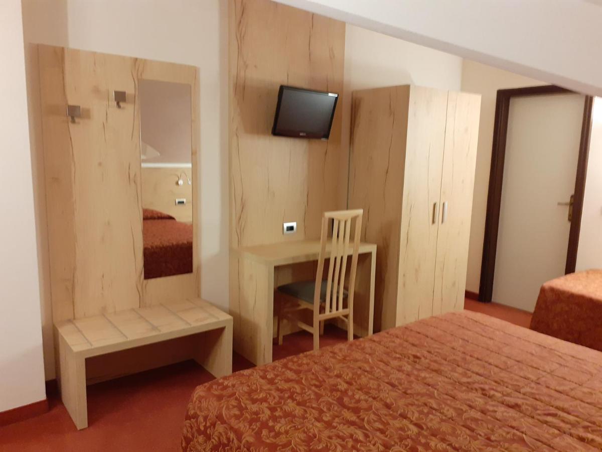 Hotel Des Alpes Кастионе дела Презолана Екстериор снимка