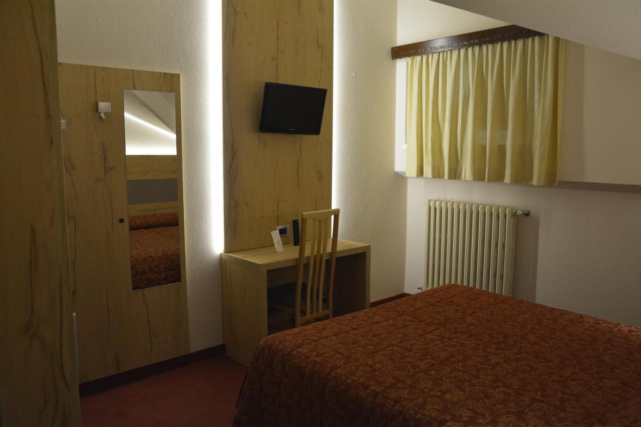 Hotel Des Alpes Кастионе дела Презолана Екстериор снимка