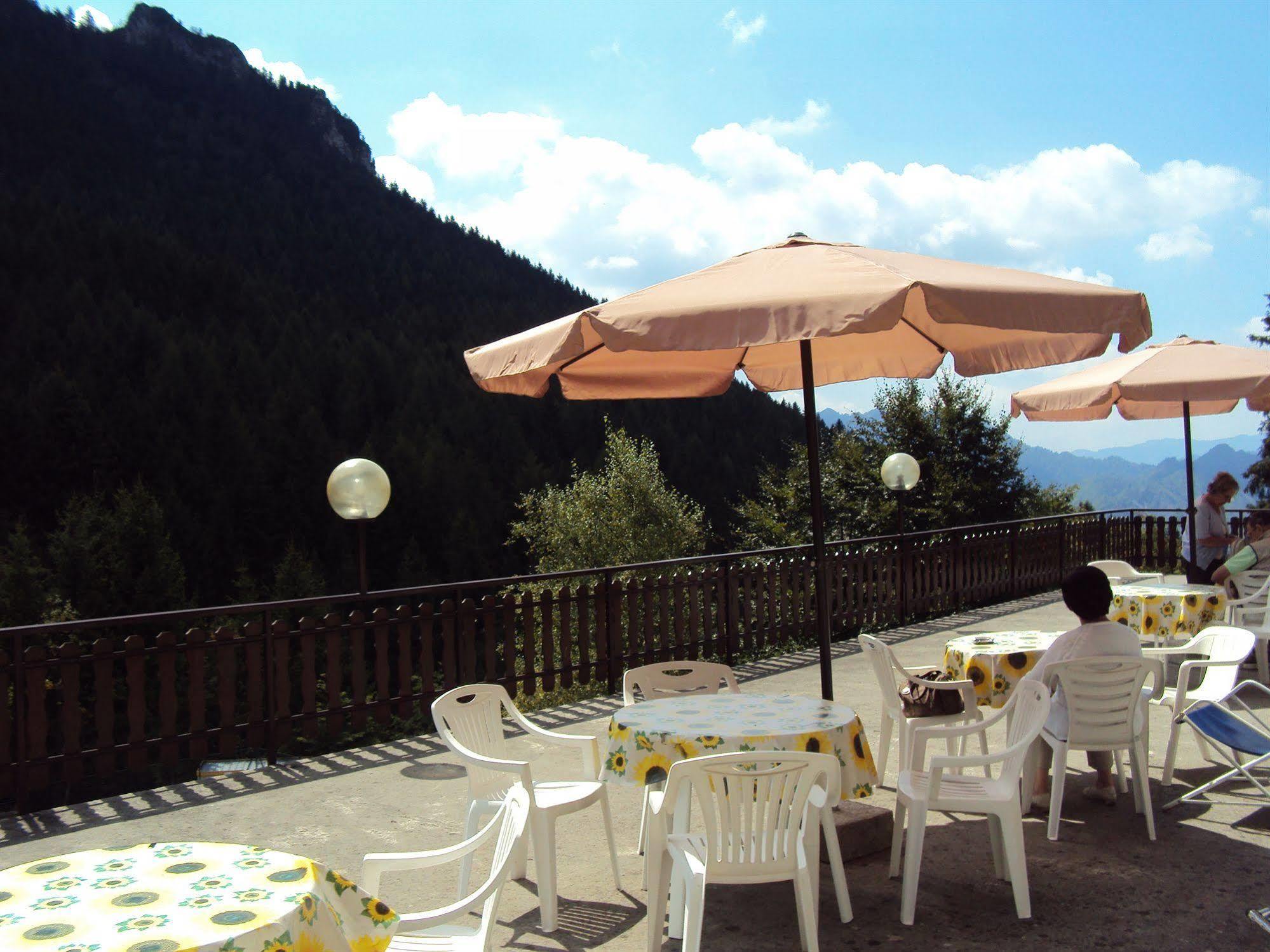 Hotel Des Alpes Кастионе дела Презолана Екстериор снимка