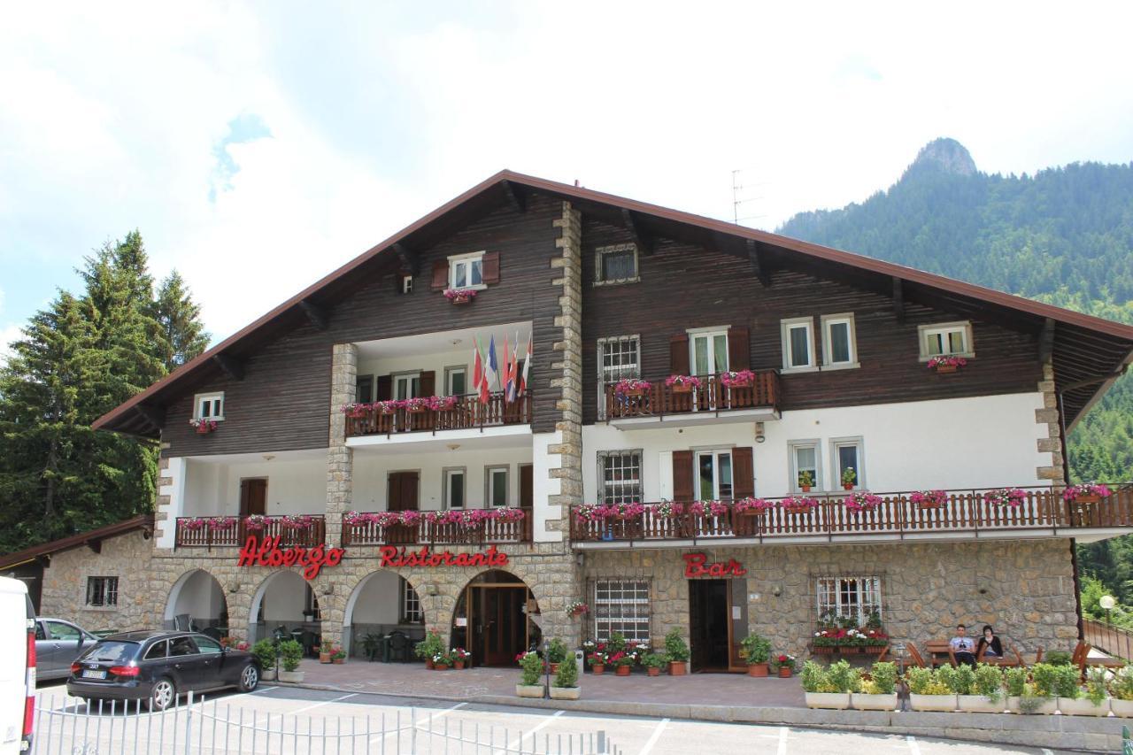Hotel Des Alpes Кастионе дела Презолана Екстериор снимка